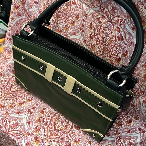 Miche Handbag with 5 Shells - Picture 4 of 9